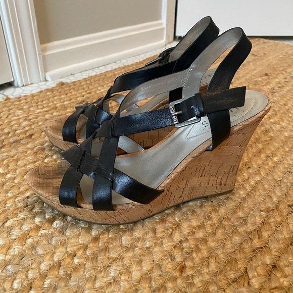 Guess Women’s Black Leather Strappy Cork Wedge Sandals Size 8.5 - Picture 5 of 11